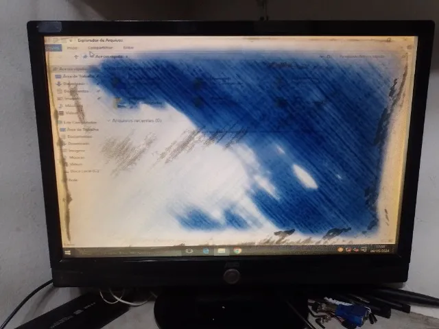 monitor aoc 19 com tela manchada