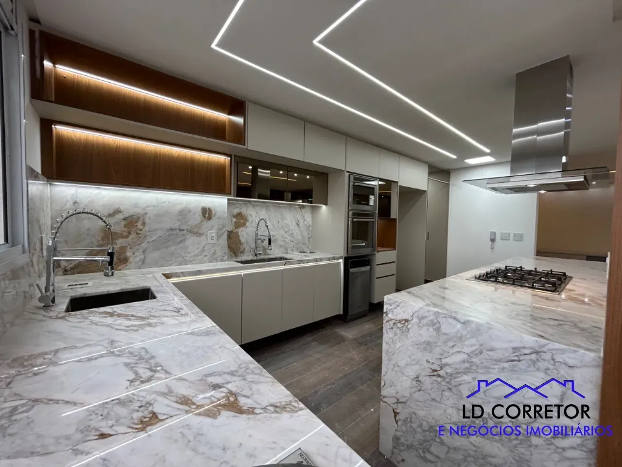 Imperdível Cobertura linear de Luxo à Venda em Goiânia-GO, Jardim América: 4 Quartos, 4 Su