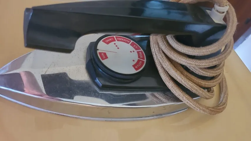 FERRO DE PASSAR WALITA COM EXTENSÃO - 110V 750W