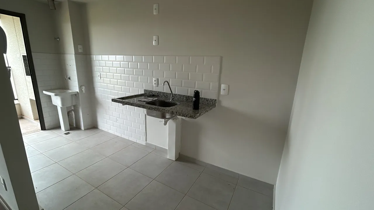 Pia de granito com cuba de aço inox e torneira