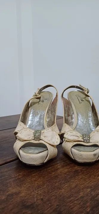 Sandália Caminata bege com Strass - Foto 2