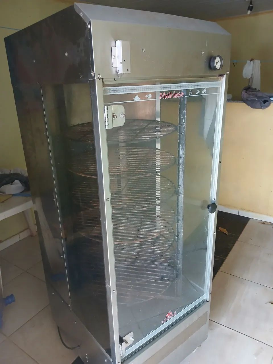 Vendo máquina de asar frango com capacidade de até trinta frango 