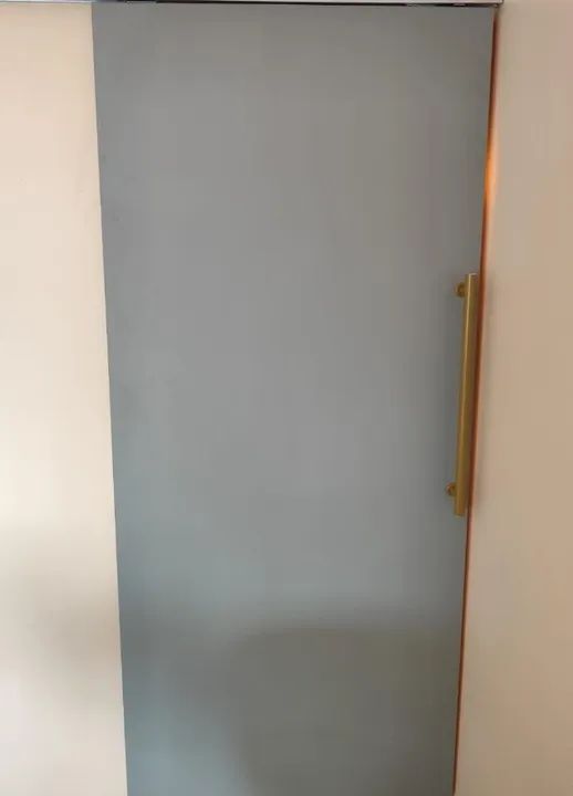 Porta de correr com trilho 