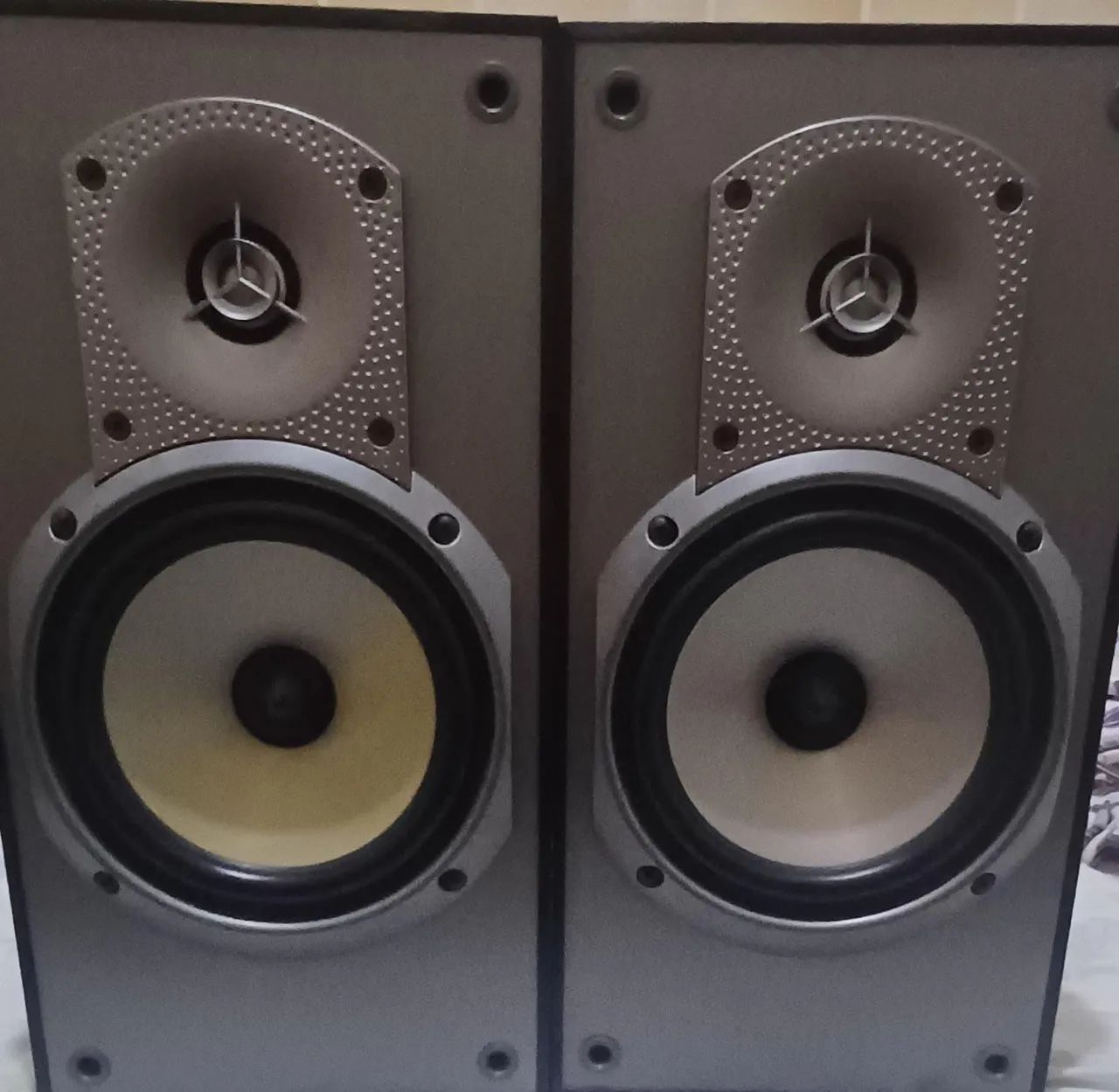 Par de Caixas Acústicas monitores Paradigm