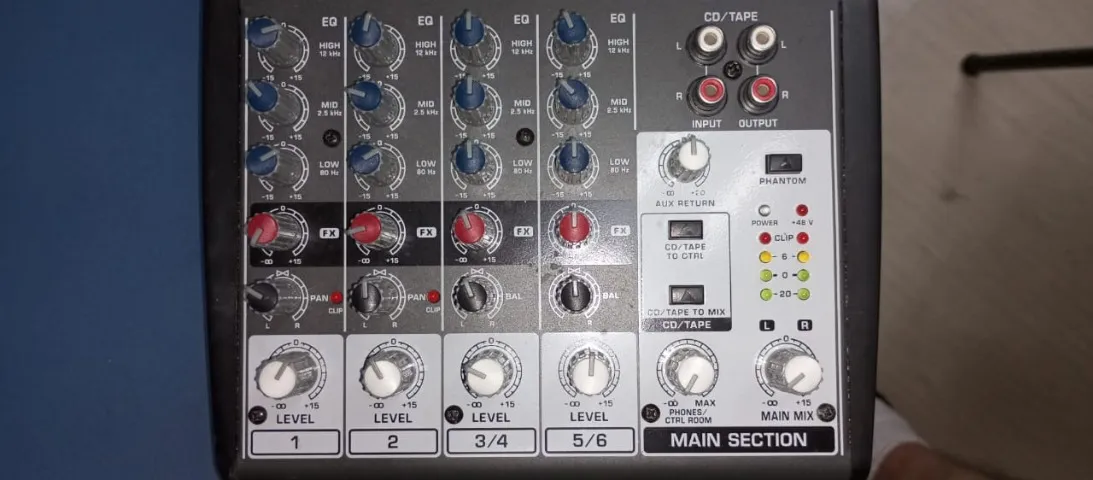 Mesa de Som Behringer Xenyx 802 USB - Seminova! - Instrumentos