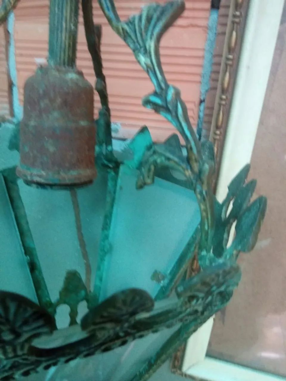 R$400 Lustre Medieval em bronze. - Foto 5
