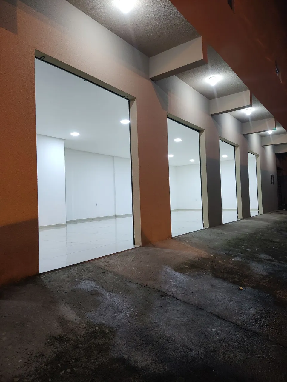 Ponto comercial de esquina para aluguel