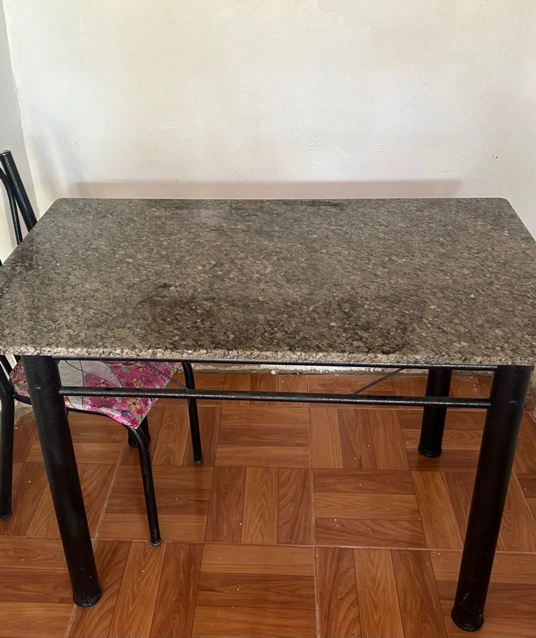 Mesa de Granito com Estrutura de Ferro
