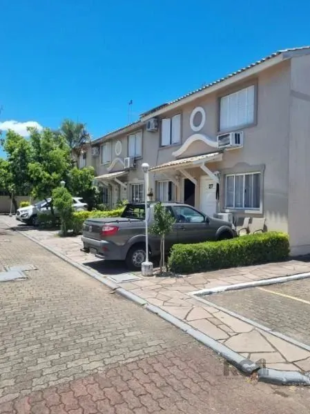Casa Condominio em Porto Alegre, no bairro Humaitá, com 2 dormitório(s), e 2 banheiros, à 