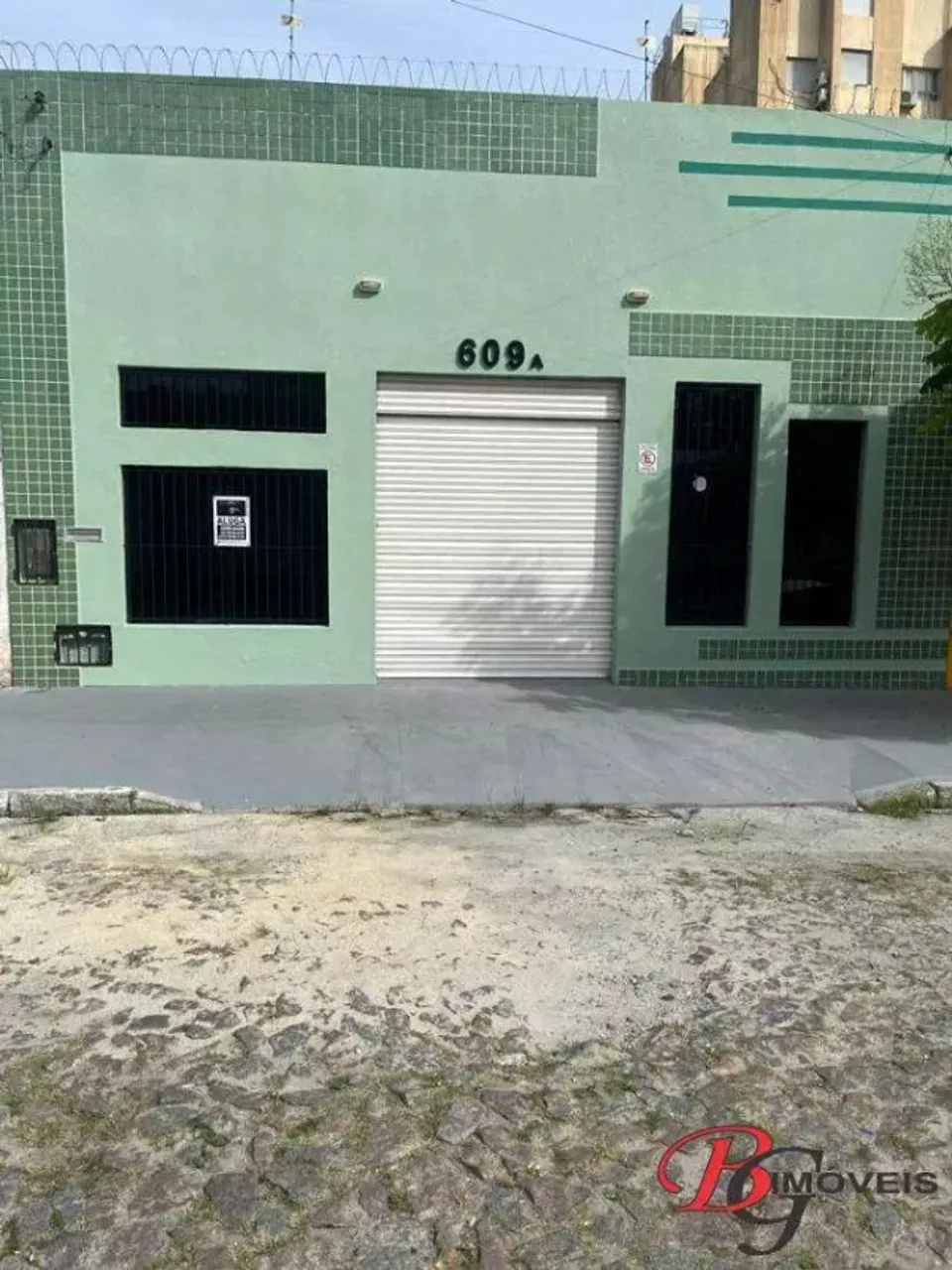 Amplo Prédio Central para locação