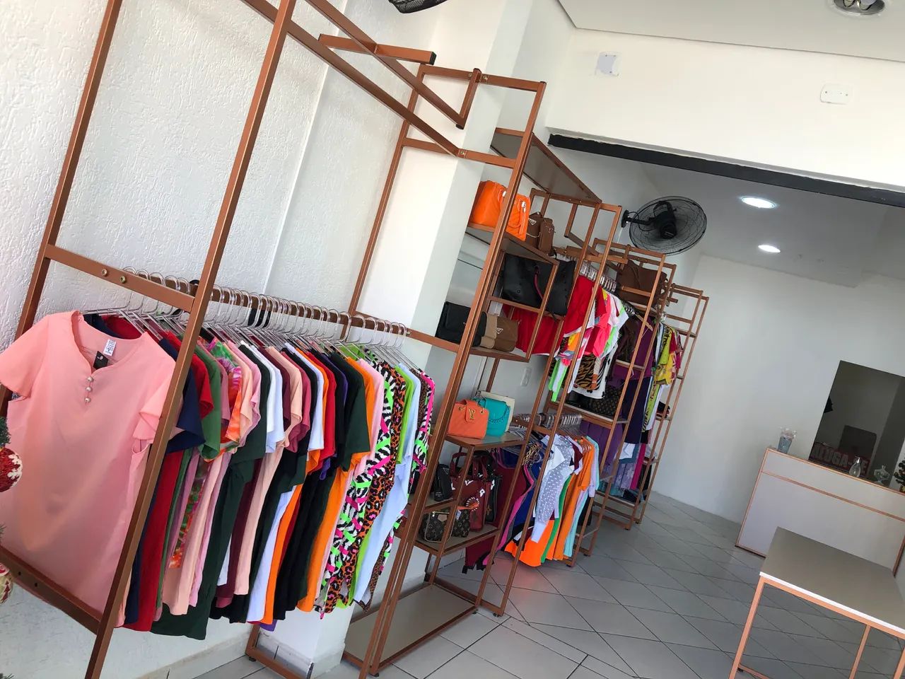 moveis de loja de roupa feminina