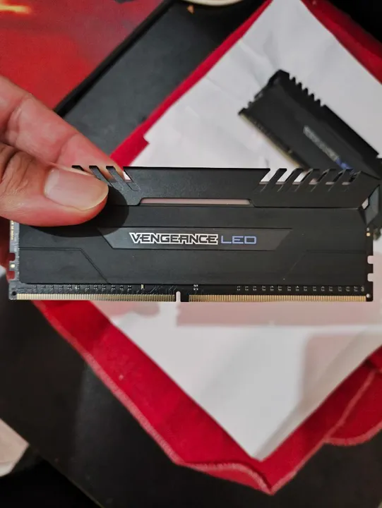 Memória Ram Corsair 16GB(2x8)