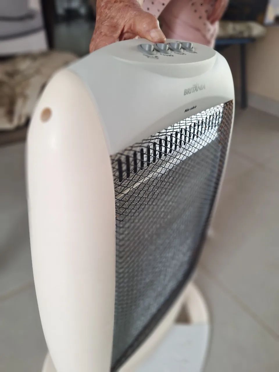 Aquecedor Halógeno Britânia AB1200 - 1200W - Foto 4