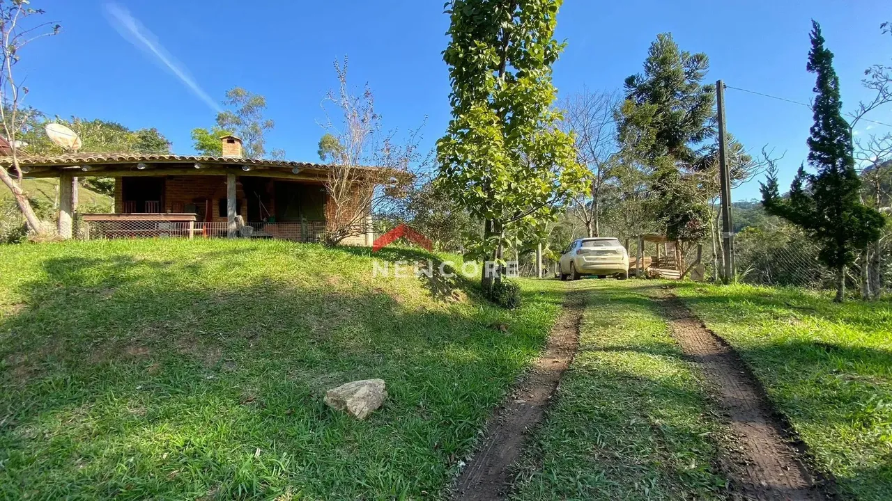 Sítio em Estrada Geral do Rio do Meio - Rio do Meio - Camboriú/SC