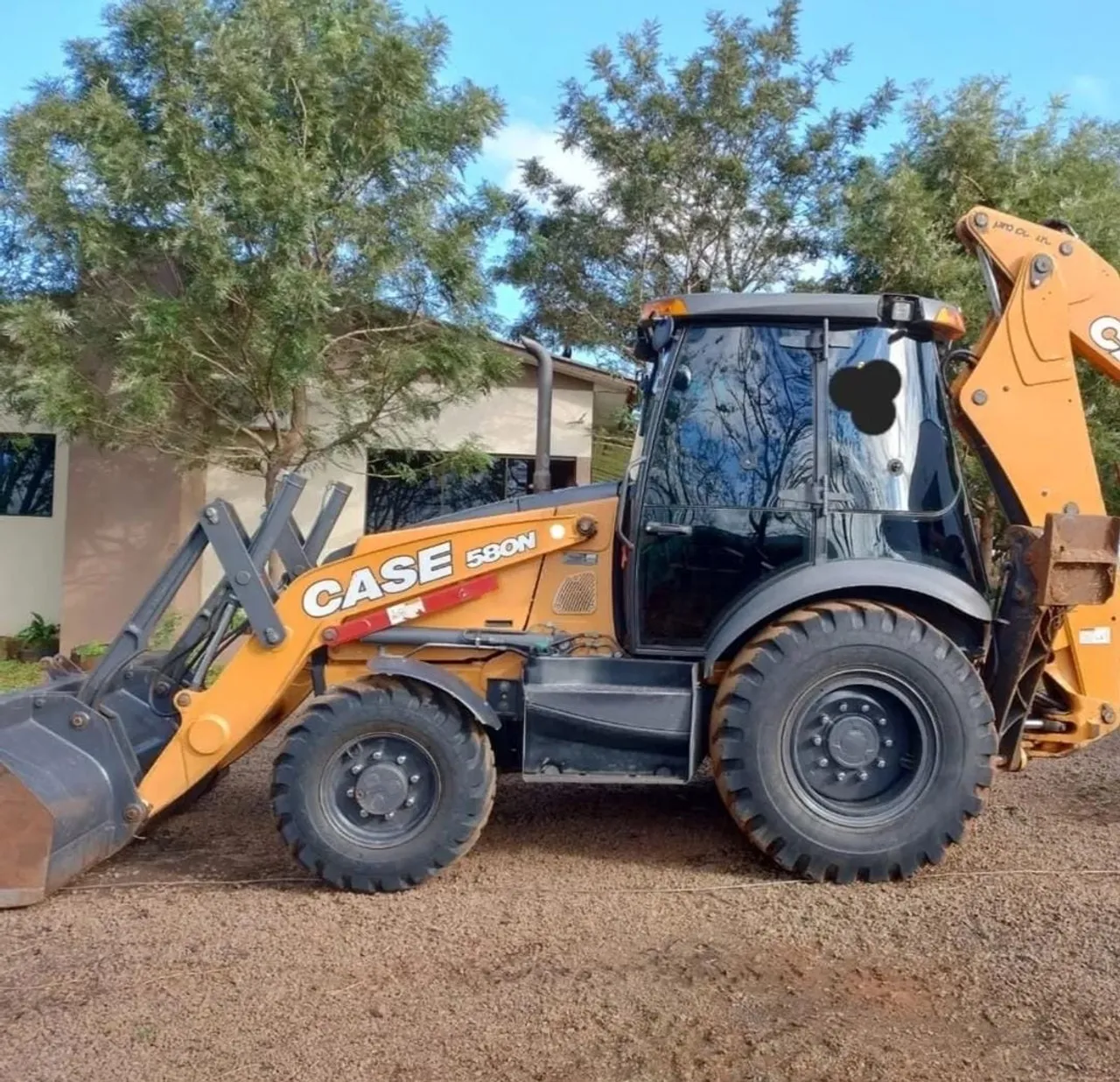 Pra alugar Retroescavadeira CASE 580N