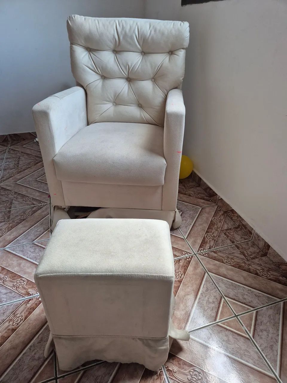 Poltrona de amamentação com puff - Foto 2