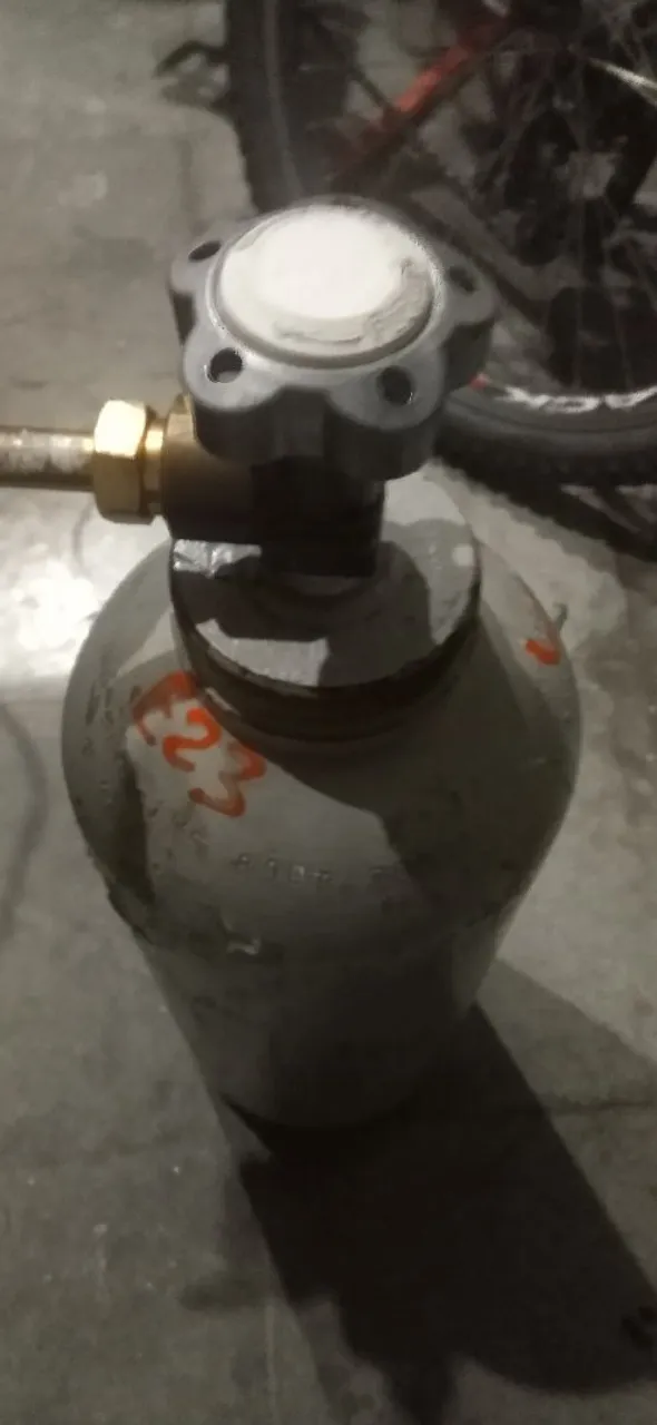 Nitrogênio e bomba de vácuo