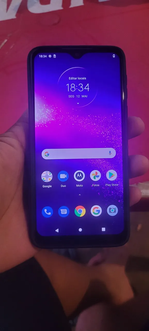 Vendo one macro 64 GB com pequeno trincado