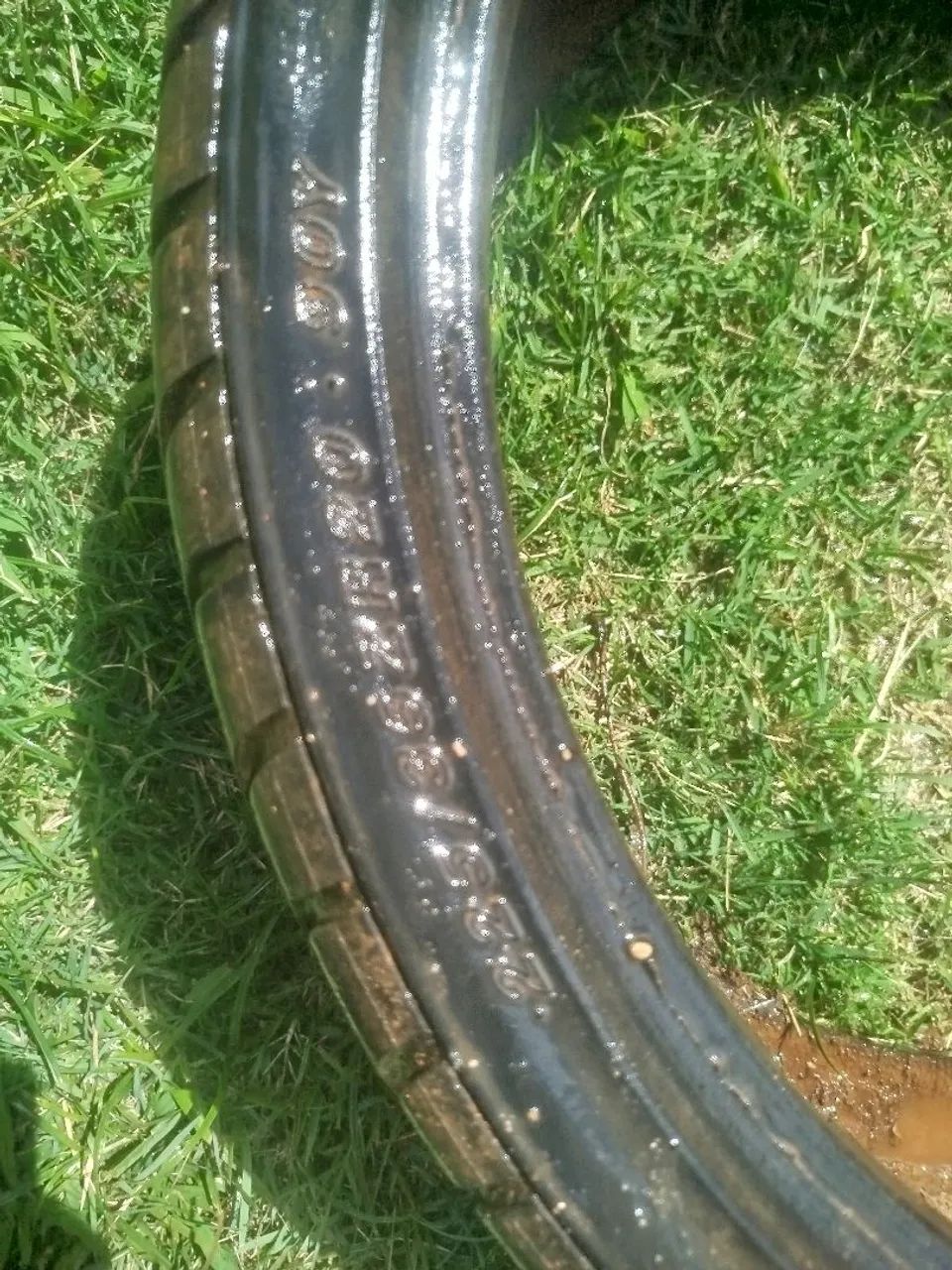 Pneu Usado 235/25 R20  - Foto 2
