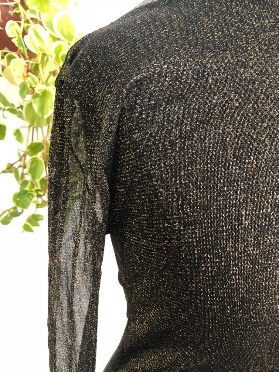 Blusa lurex preta e dourada - Foto 2