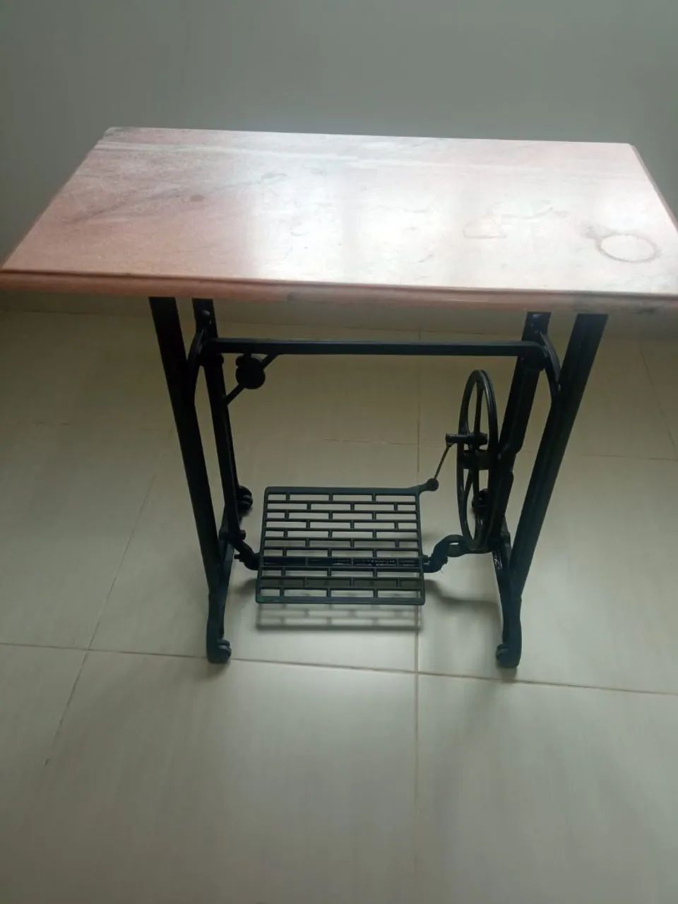 Mesa para maquina de costura antiga com pedra64962115239554123