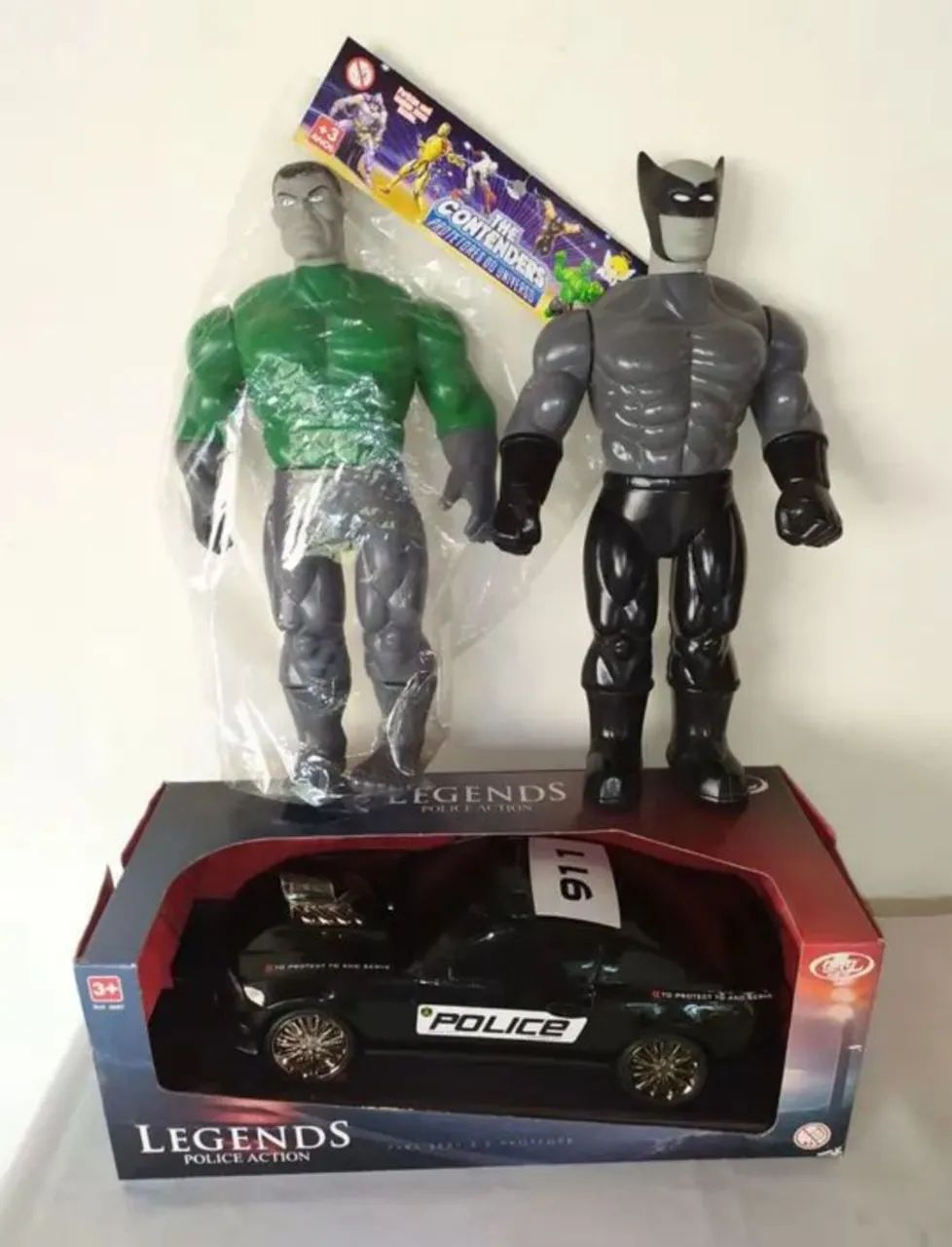 Brinquedo 3 itens (Carro Polícia/ 2 Bonecos)