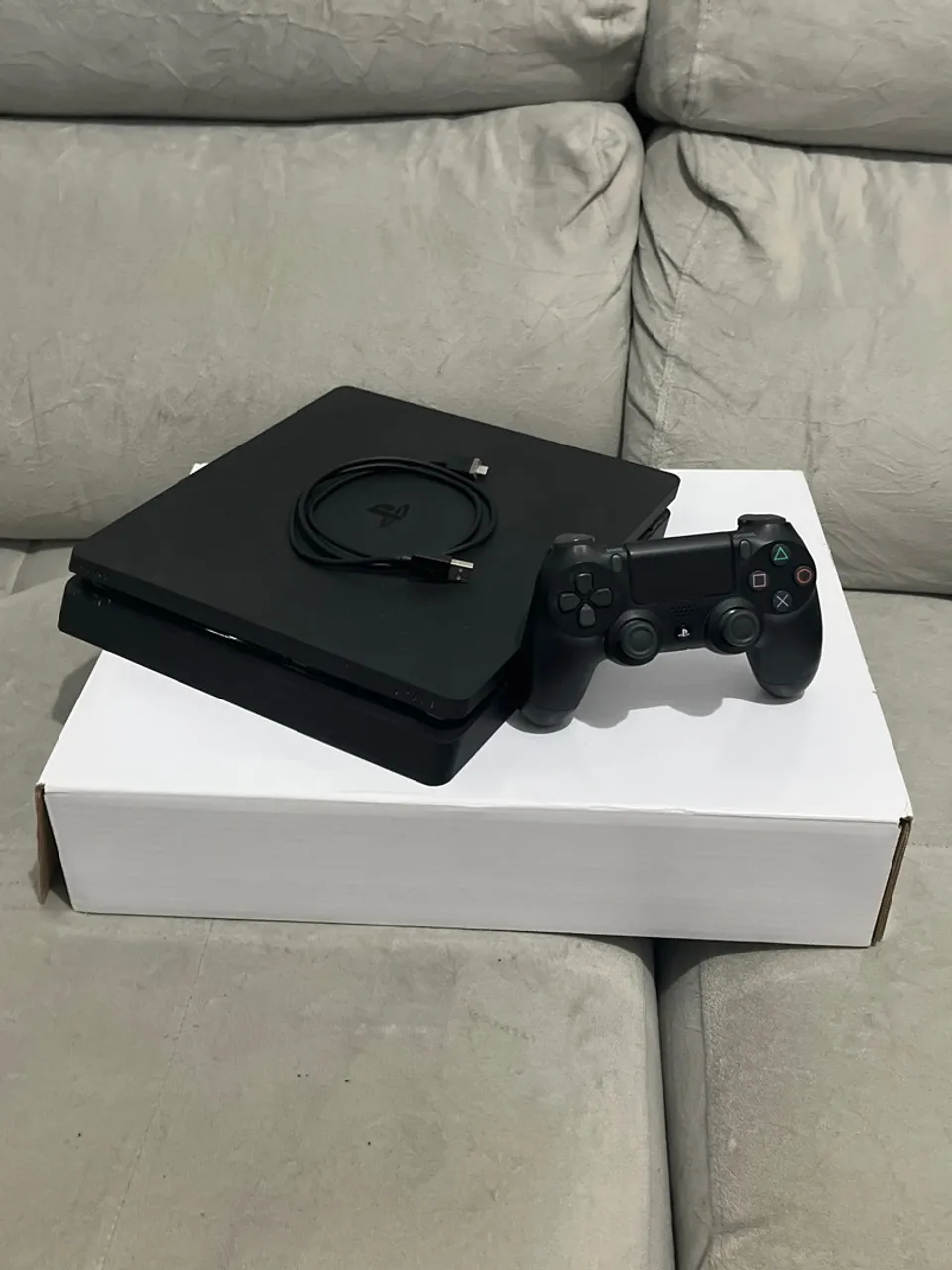 PlayStation 4 Slim + 1 Controle + 7 Jogos