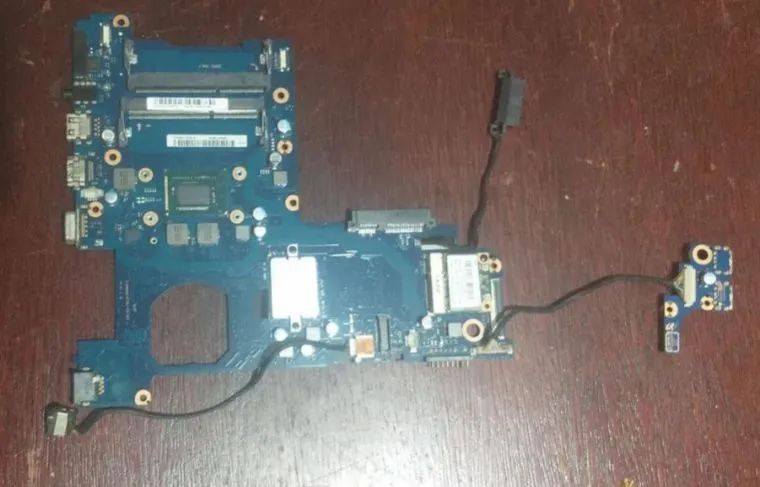 Placa Mãe Notebook Samsung NP270 e4e Defeito, No Estado - Foto 4