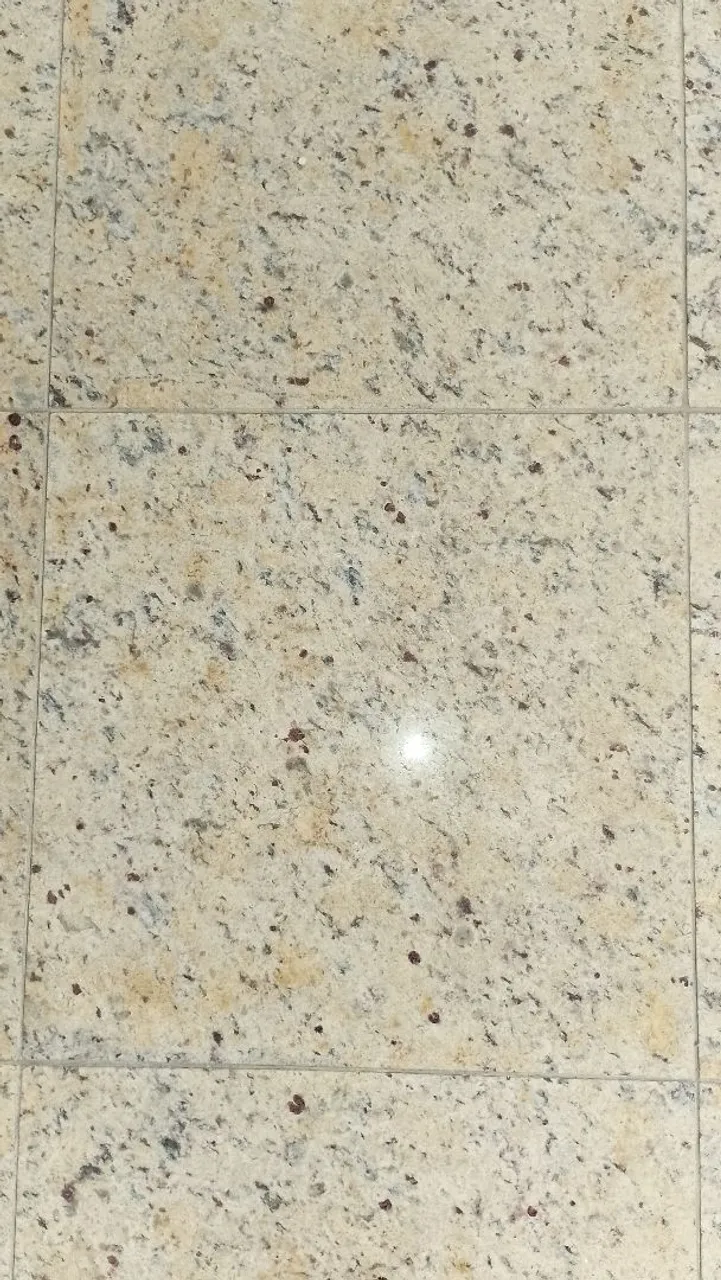 Piso de Granito Icaraí amarelo
