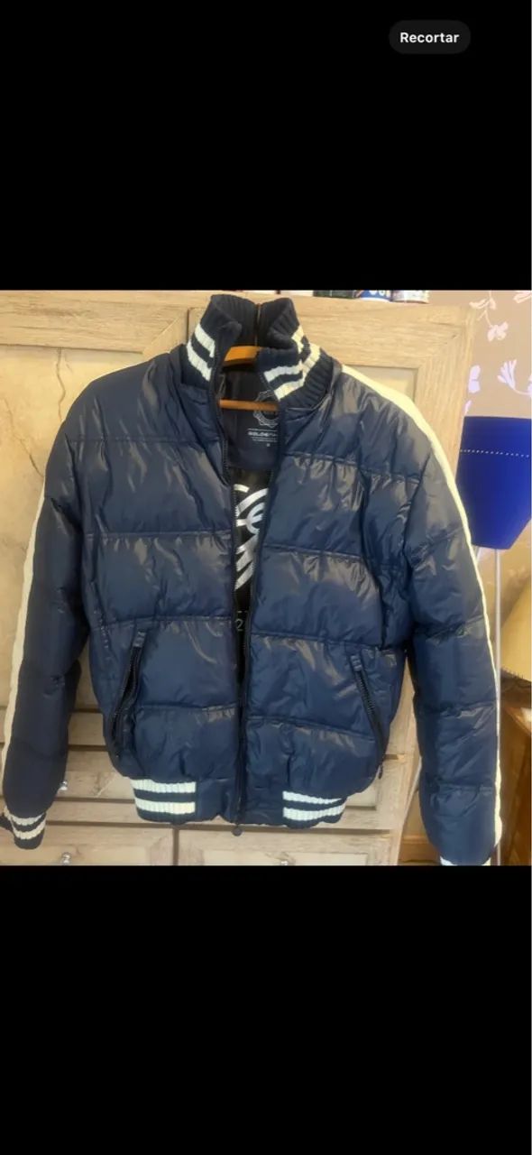 Jaqueta Puffer Azul com Detalhes Brancos