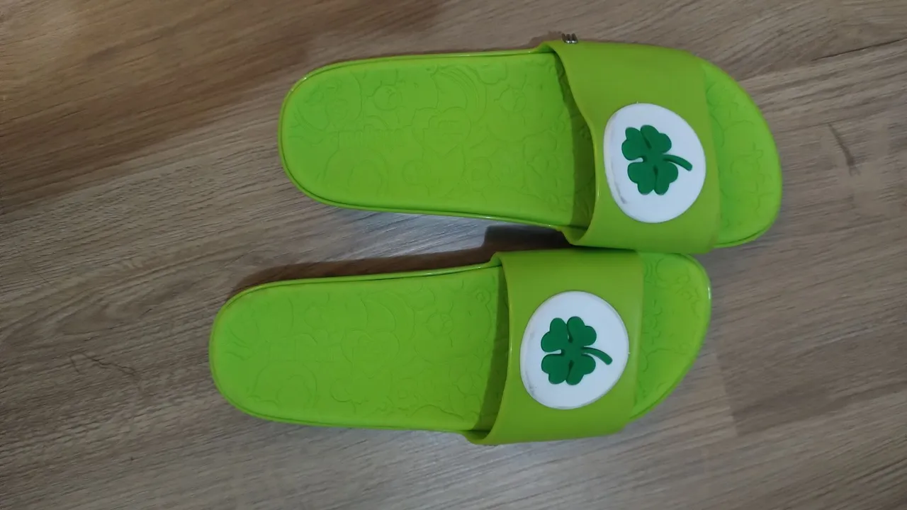 Chinelo Verde com Trevo