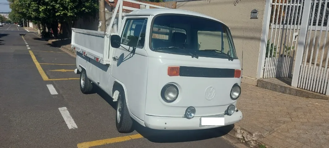 KOMBI CARROCERIA EM PERFEITO ESTADO