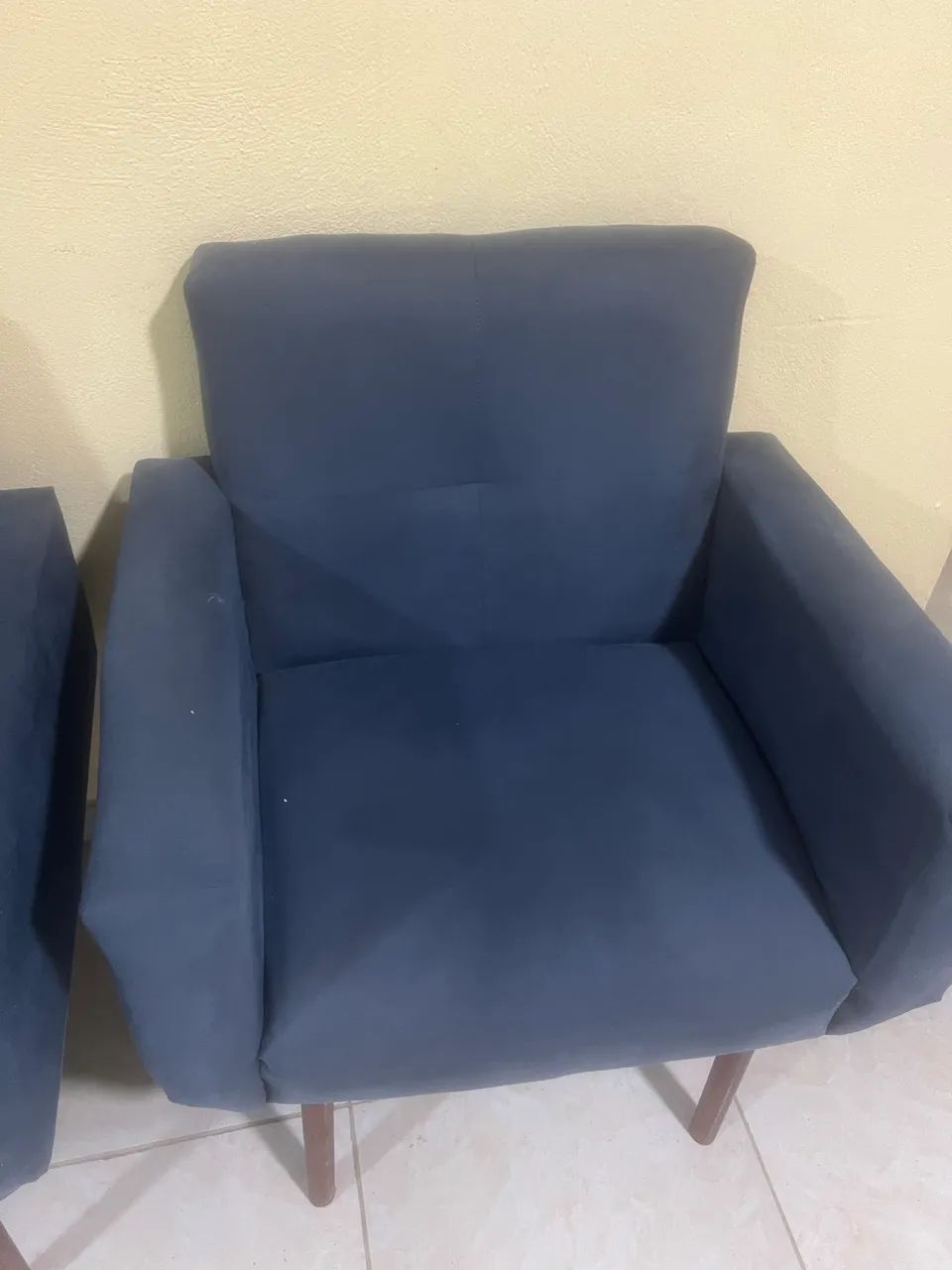 Duas poltronas 64187451172609122