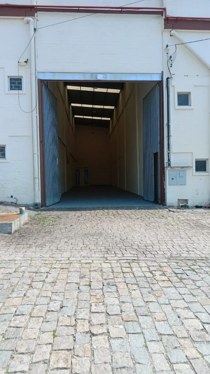 Imóvel para aluguel com 160 metros quadrados em Fazendinha - Curitiba - PR
