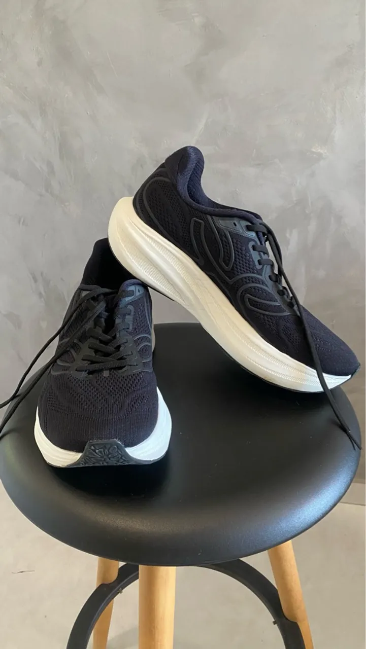 Tênis Esportivo Preto - Conforto e Estilo