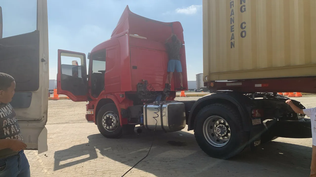 Caminhão Scania Vermelho