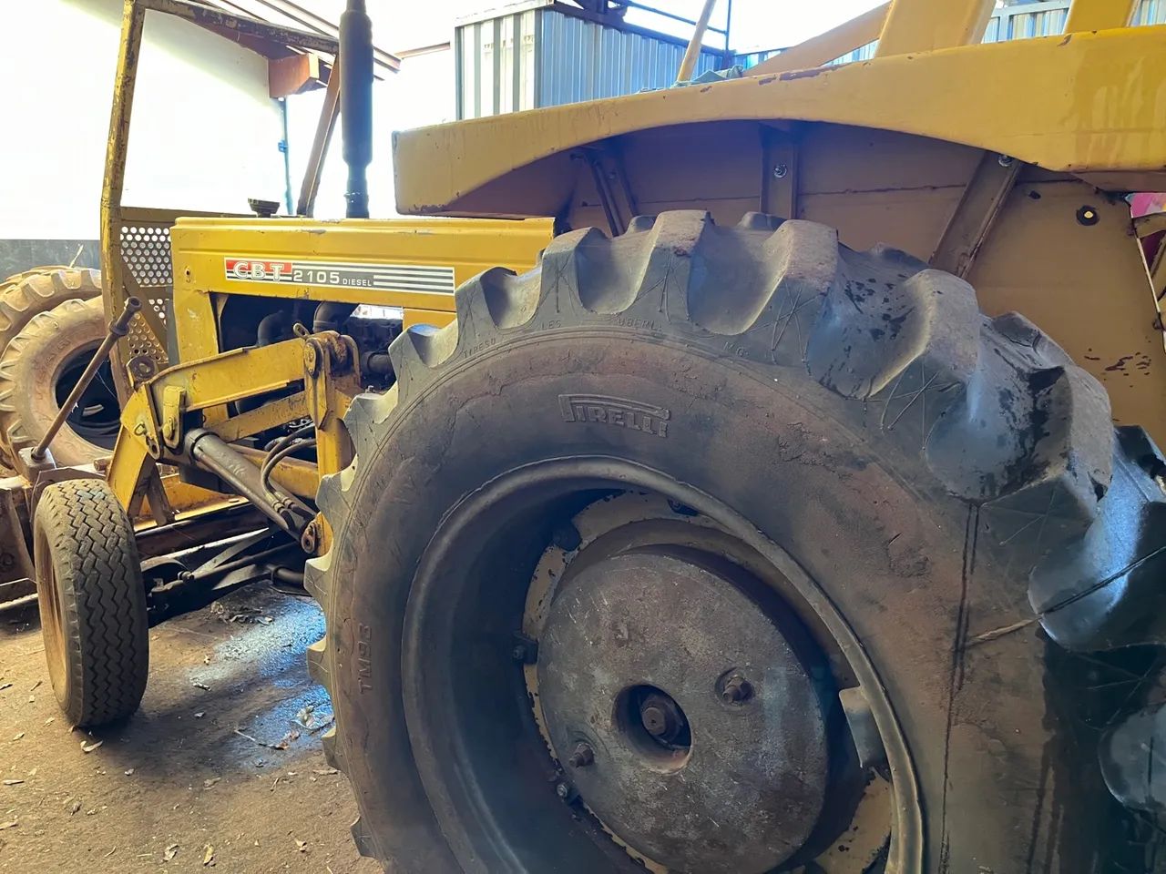 Trator CBT 2105 com lâmina (raridade) - Foto 4