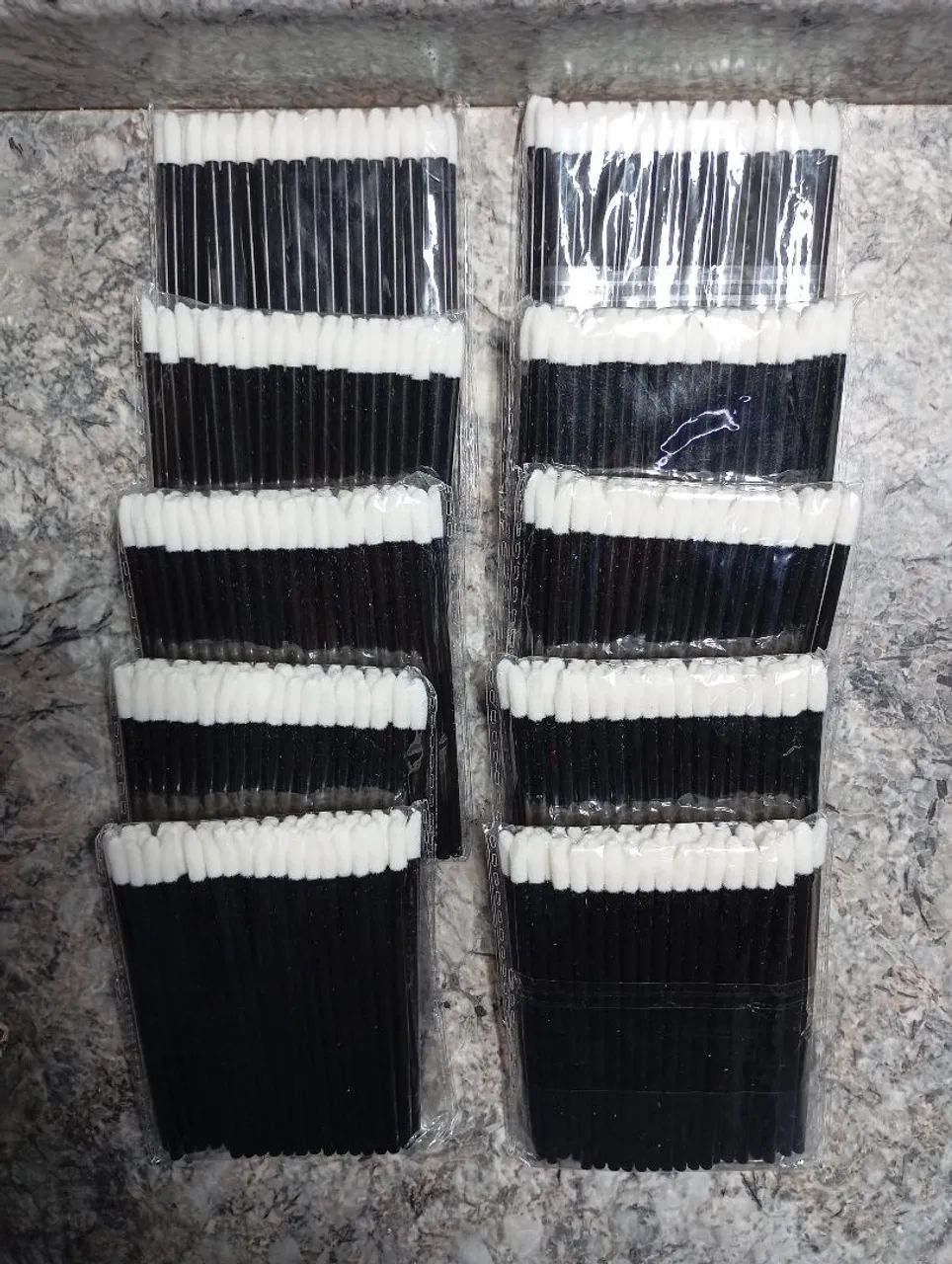 Kit com 10 pacotes de bastão aplicador descartáveis de batom gloss.