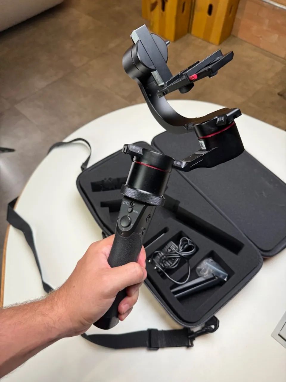 Gimbal Pilotfly H2 - Estabilizador 3 eixos para DSLR e mirrorless