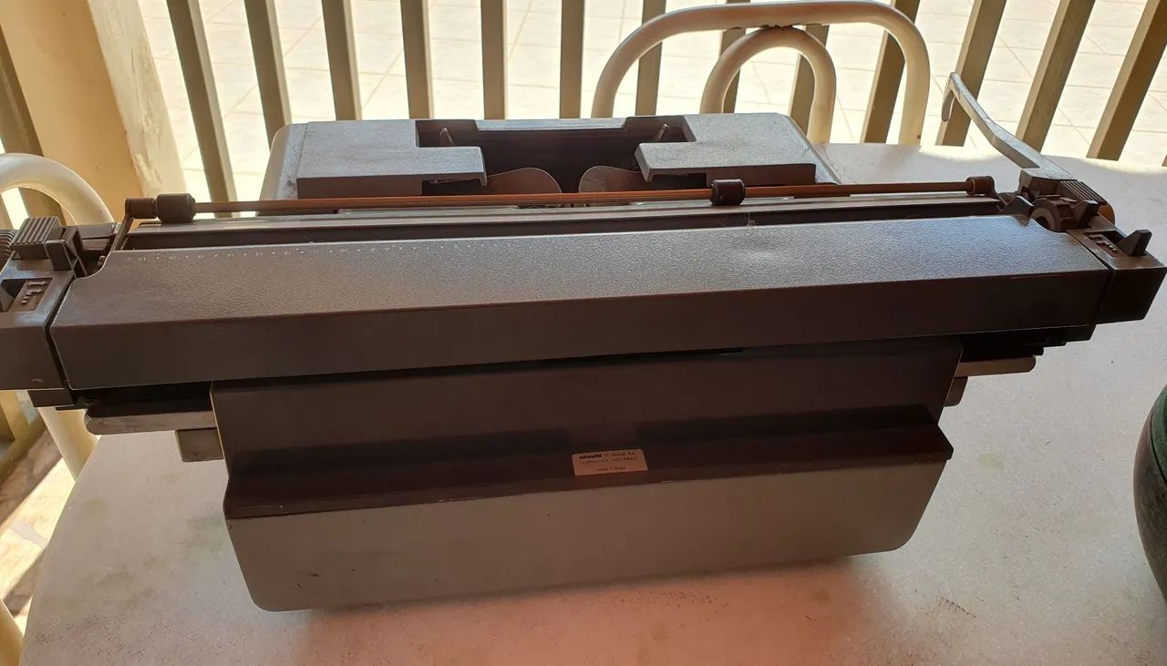 Máquina de escrever Olivetti Linea 98 - Foto 4