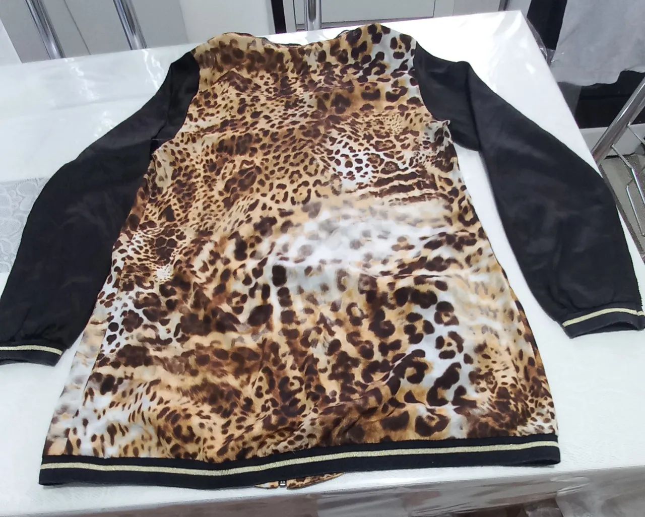 Jaqueta Animal Print com Mangas Pretas - Foto 3