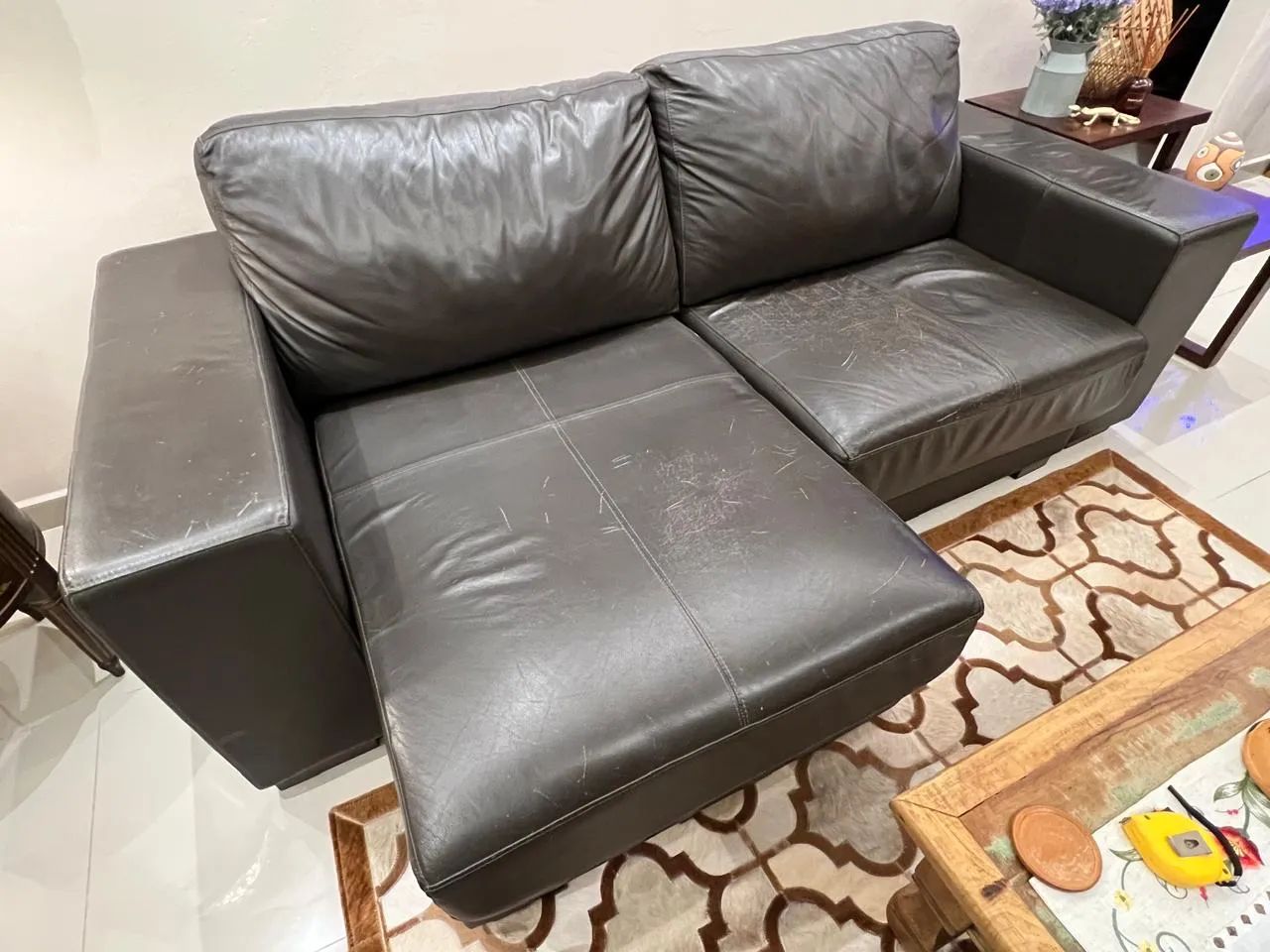 Sofá de couro 3 lugares - Conforto e elegância - Foto 5