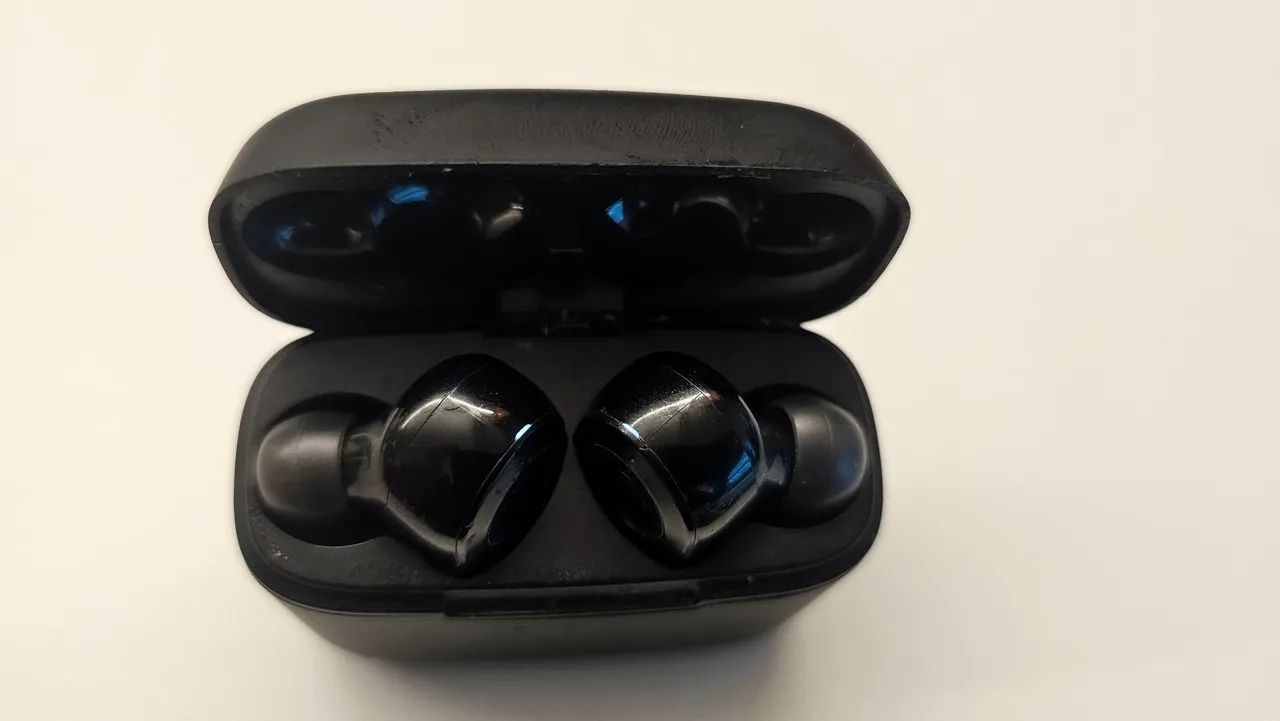 Fones de Ouvido Bluetooth Sem Fio com defeito lado esquerdo.