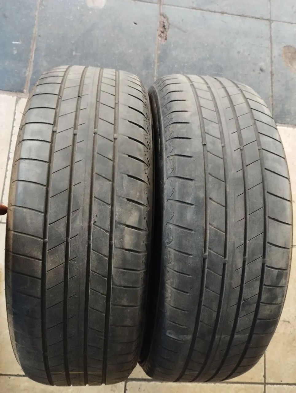 Par de pneus marca bridistone alenza aro 215/60/17 - Foto 3