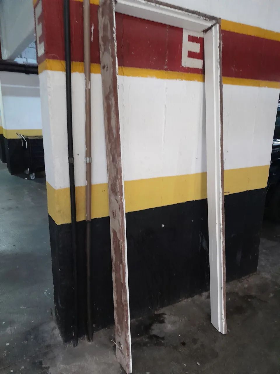 Batente de madeira antiga maciça 