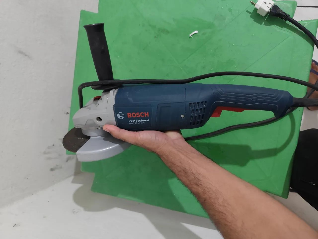 Esmerilhadeira Bosch GWS 2200-180 professional  - Foto 2