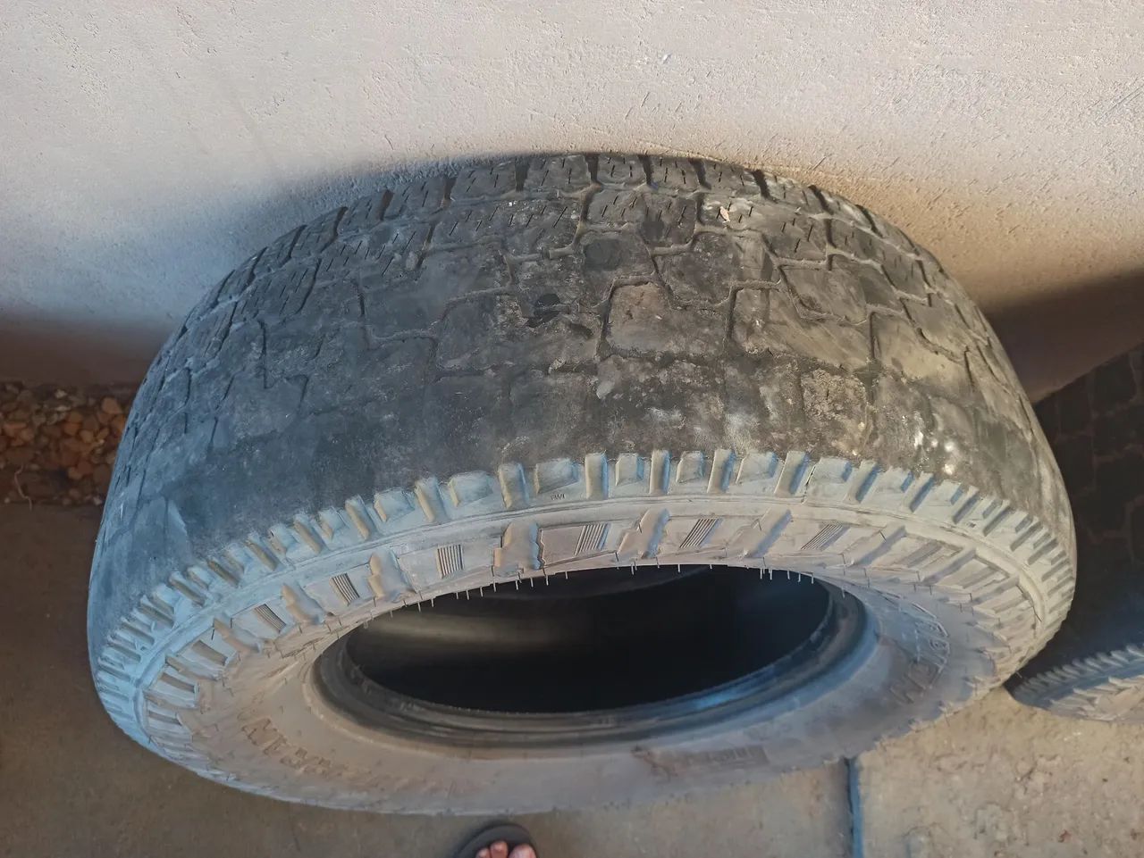 Pneu quebra galho 265/70 R16 - Foto 3