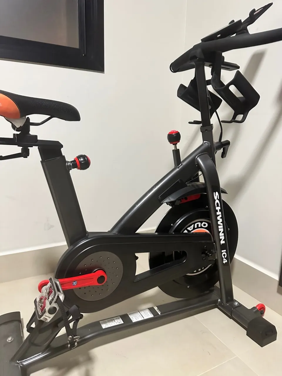 Bicicleta Ergométrica Schwinn IC4 - Seminova