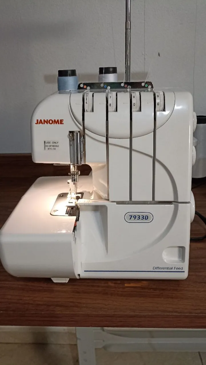 Overloque Janome 7933D