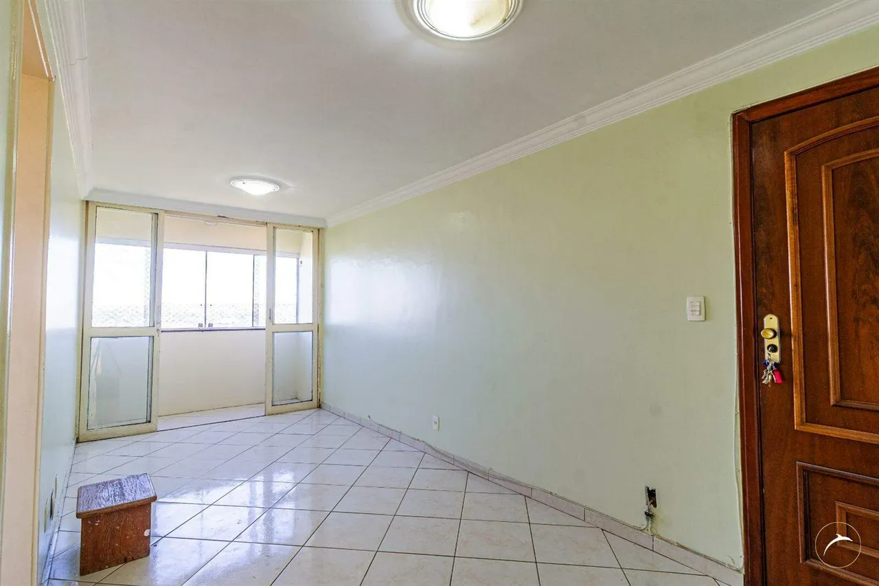Apartamento com 2 quartos, varanda e vaga coberta no Edifício Tocantins Guará II
